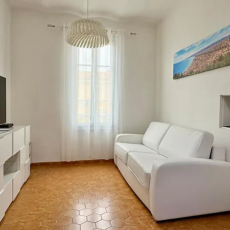 Port 1br Flat With Terrace