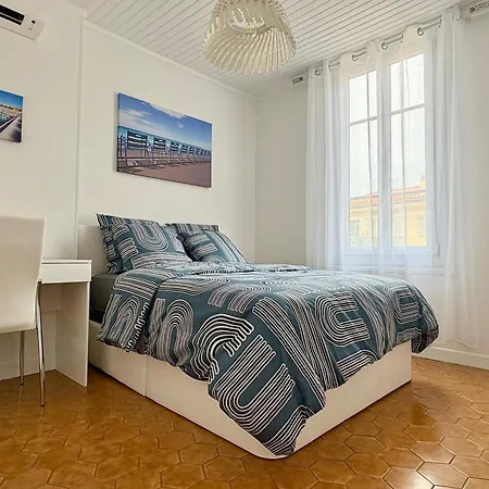 Port 1br Flat With Terrace