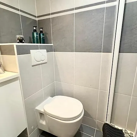 Port 1br Flat With Terrace