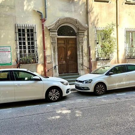 Port 1br Flat With Terrace